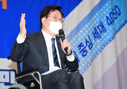 송영길 민주당 대표가 4일 국회 의원회관에서 열린 민주당 선대위 4050위원회 종교본부 발대식 및 임명장 수여식에서 인사말을 하고 있다. 국회사진기자단=연합뉴스